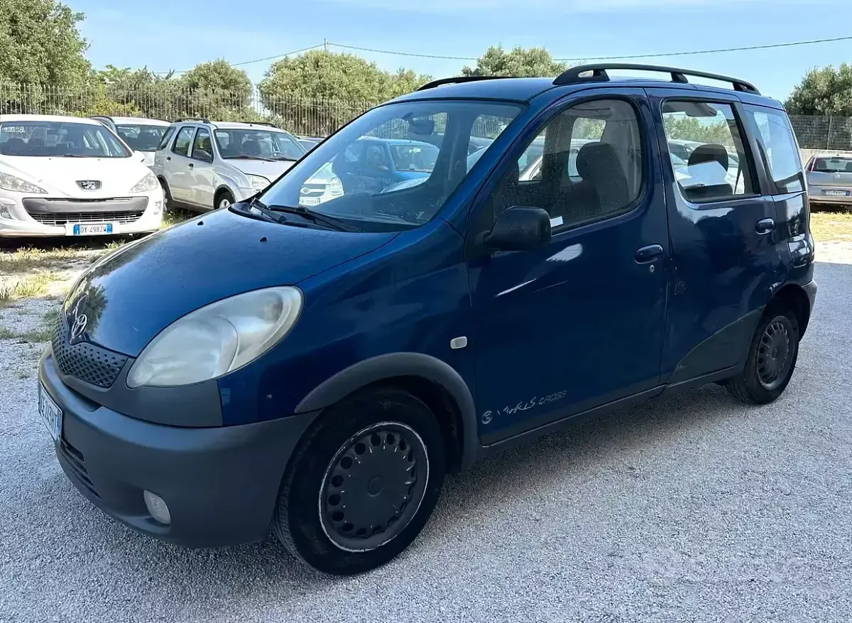 Usata Toyota Yaris 75 CV (55 kW) 2003 Blu Berlina
