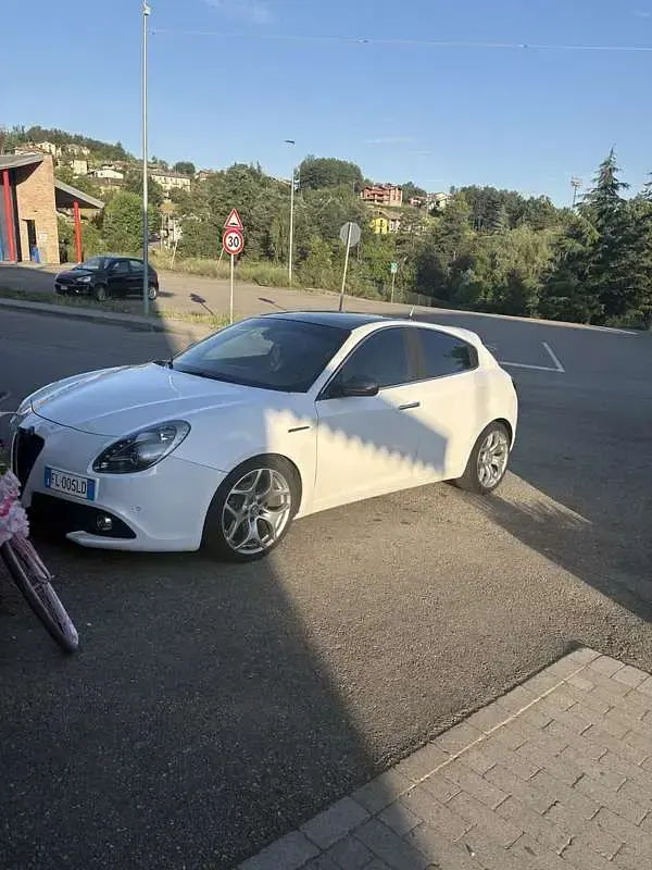 Usata Alfa Romeo Giulietta Super 170 CV (125 kW) 2017 Bianco Utilitaria