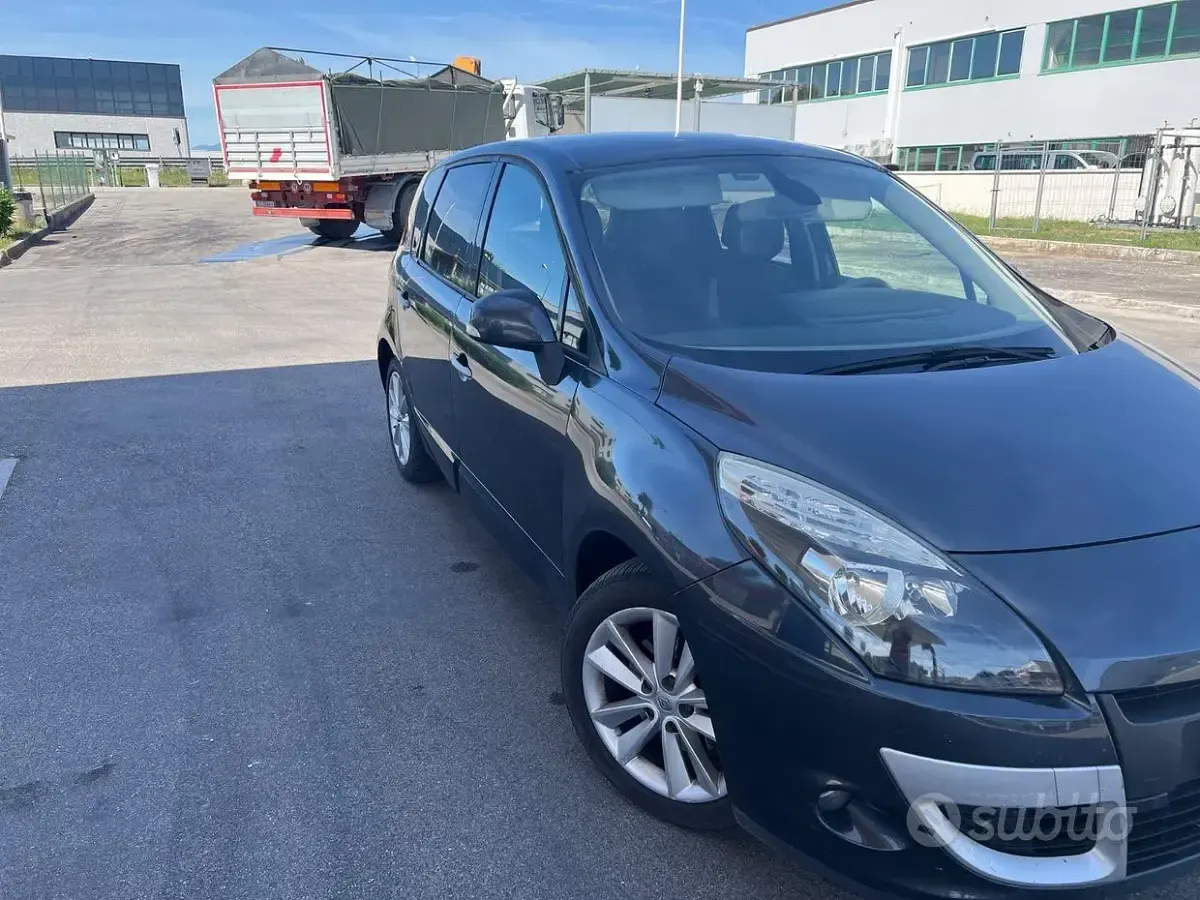 Usata Renault Scénic III 110 CV (80 kW) 2011 Monovolume