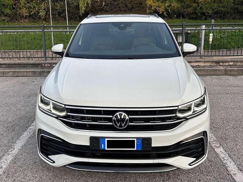 Usata VW Tiguan R-line 150 CV (110 kW) 2022 Bianco SUV