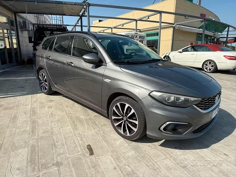 Usata Fiat Tipo Lounge 120 CV (88 kW) 2017 Grigio Station wagon