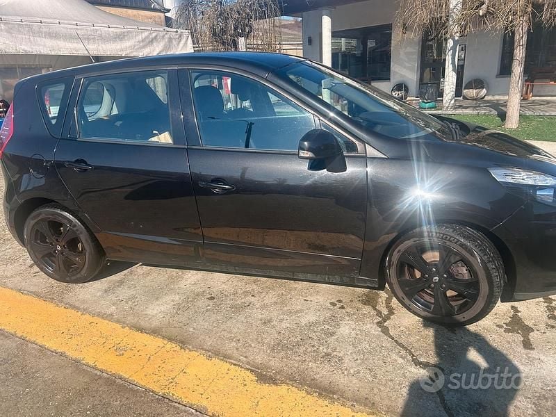 Usata Renault Scénic III Dynamique 110 CV (80 kW) 2010 Monovolume