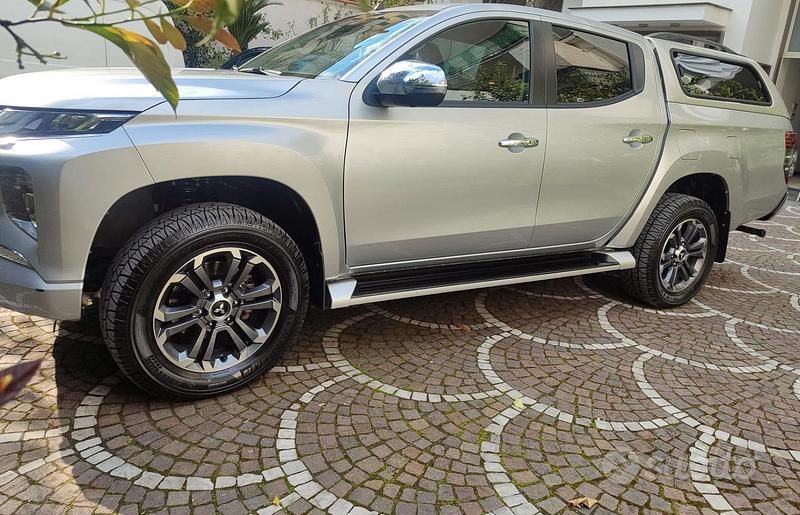 Usata Mitsubishi L200 150 CV (110 kW) 2020 Grigio Pick-up