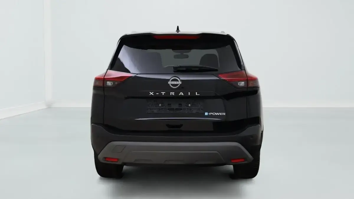 Käytetty Nissan X-Trail N-Connecta 204 HP (150 kW) 2025 Musta Katumaasturi