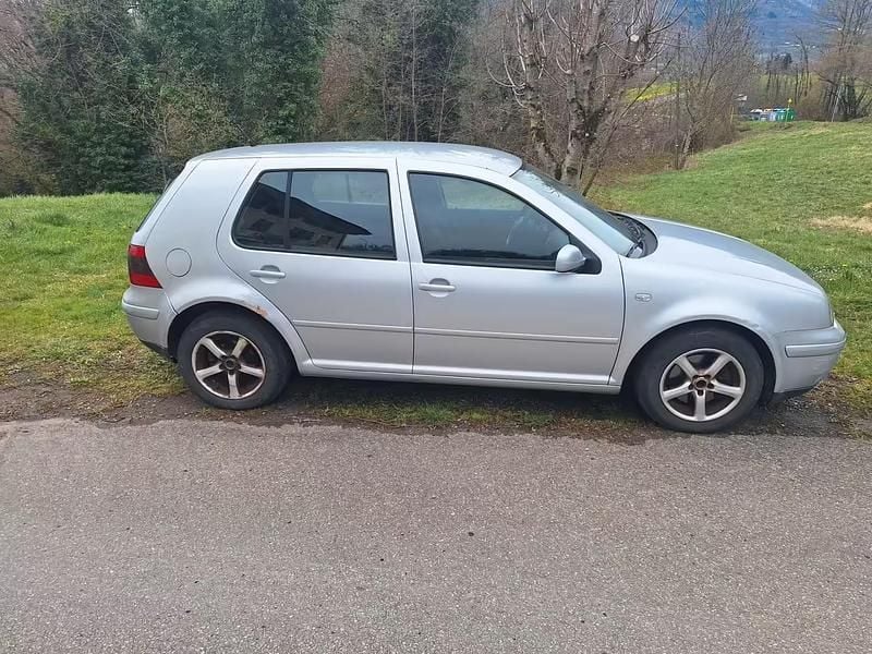 Usata VW Golf IV Highline 130 CV (95 kW) 2002 Argento Berlina