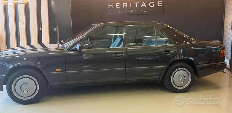 Usata Mercedes E200 122 CV (89 kW) 1987 Grigio Berlina