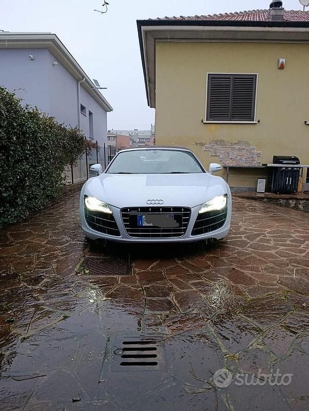 Bianco Usata 2011 Audi R8 Coupé Coupé | 75.000 € - Immagine 1/4