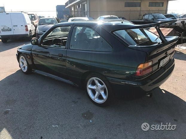 Usata Ford Escort 220 CV (161 kW) 1993 Blu Berlina