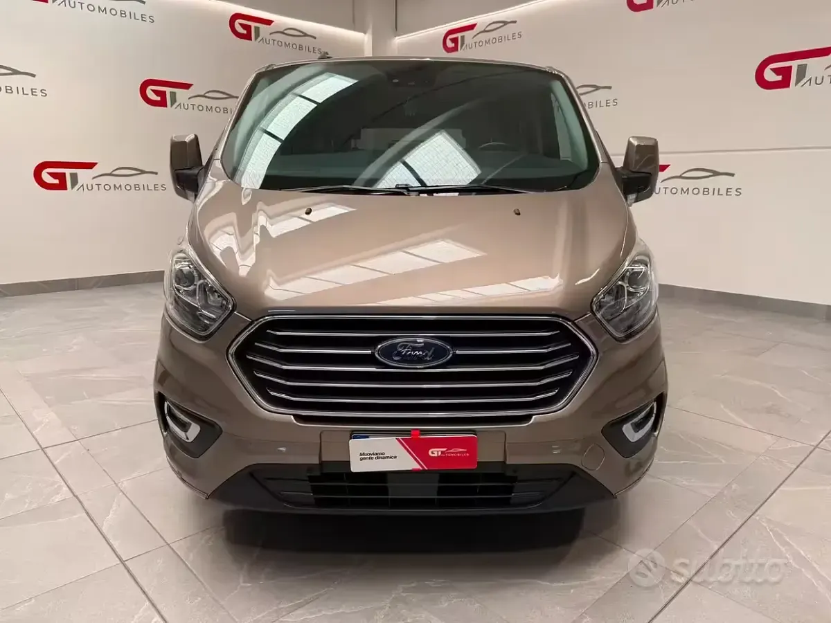 Usata Ford Tourneo Custom Titanium 185 CV (136 kW) 2022 Grigio Furgone