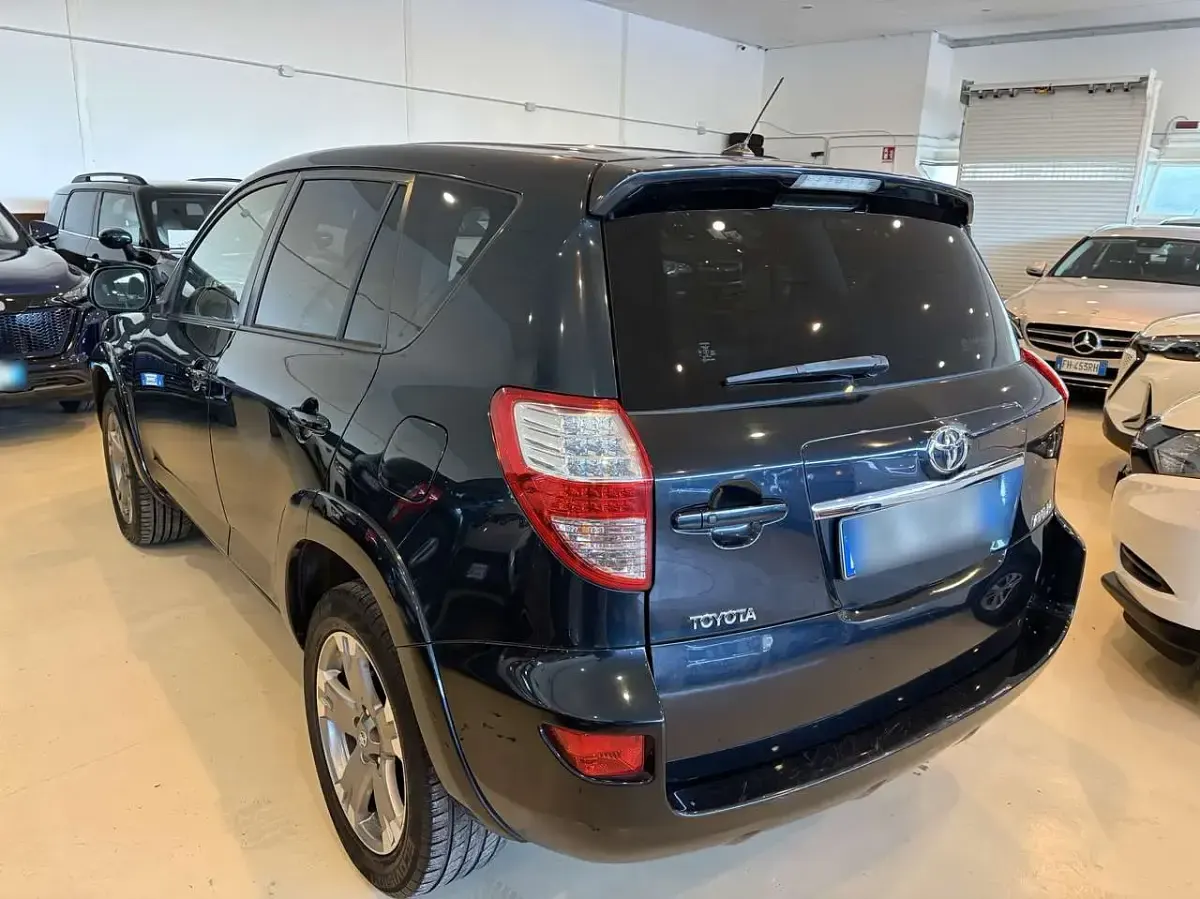 Usata Toyota RAV4 Executive 150 CV (110 kW) 2012 Blu/azzurro SUV