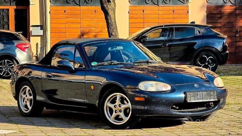 Usata Mazda MX5 110 CV (80 kW) 1998 Blu Cabrio