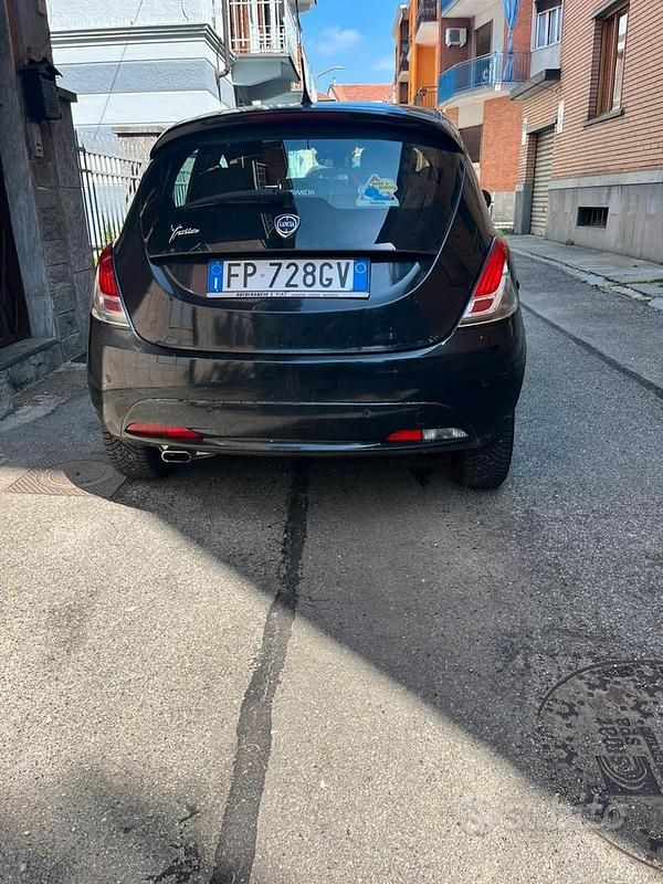 Usata Lancia Ypsilon 69 CV (50 kW) 2018 Nero Utilitaria