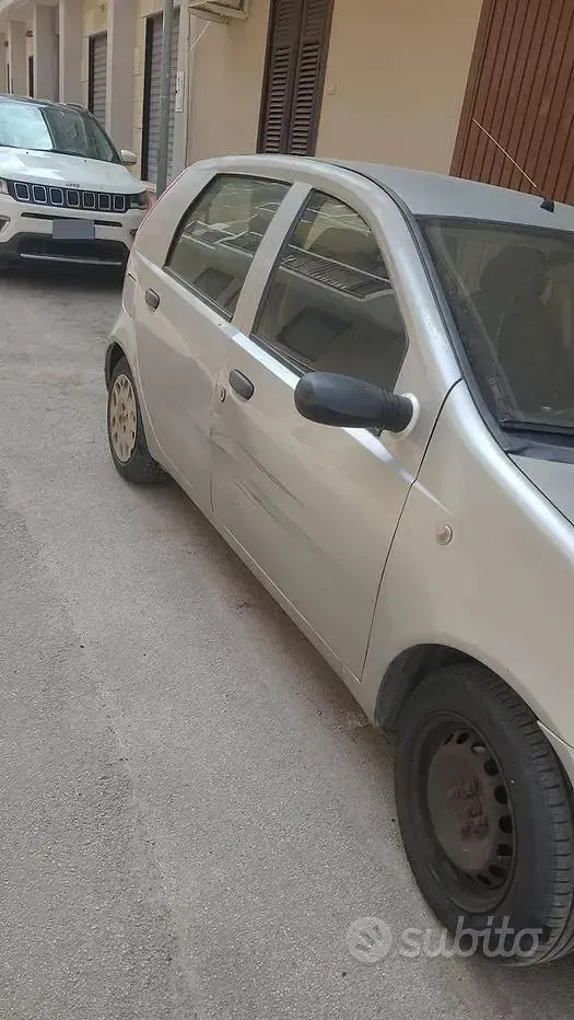 Usata Fiat Punto 60 CV (44 kW) 2002 Grigio Utilitaria