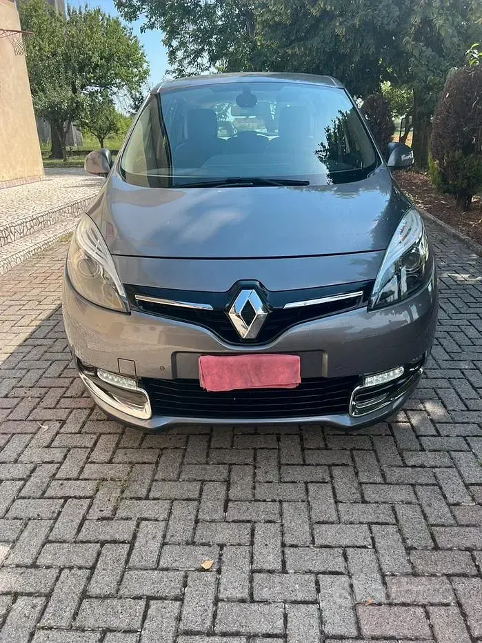Usata Renault Scénic III 110 CV (80 kW) 2013 Grigio Monovolume