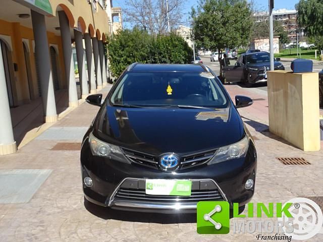 Usata Toyota Auris Touring Sports Lounge 136 CV (100 kW) 2014 Nero Station wagon