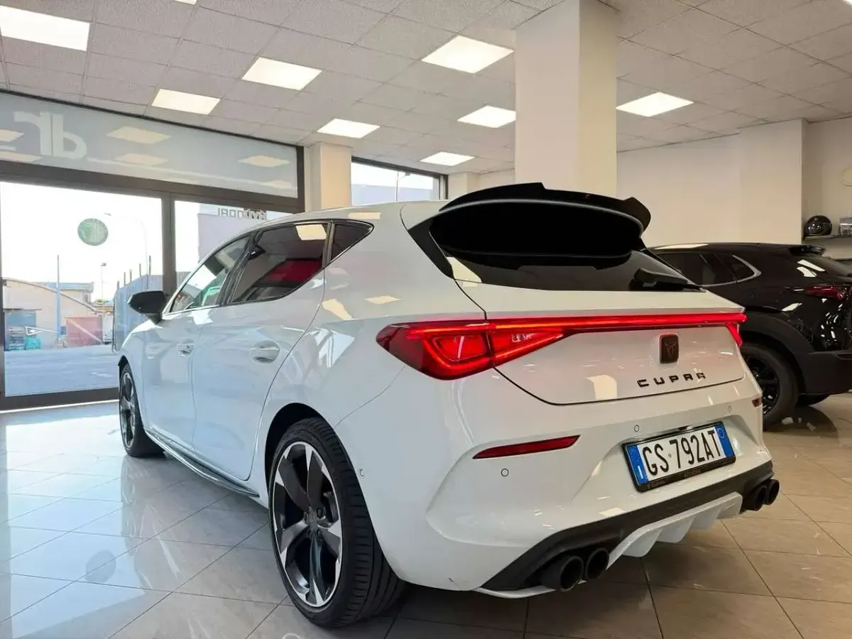 Usata Cupra Leon 150 CV (110 kW) 2024 Bianco Berlina