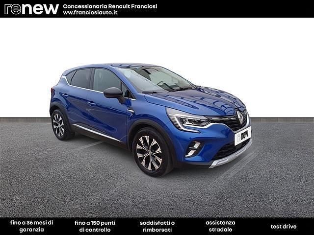 Usata Renault Captur Techno 101 CV (74 kW) 2023 Blu scuro SUV