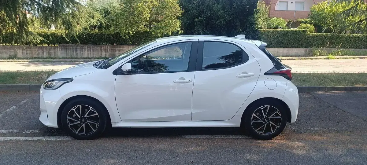 Usata Toyota Yaris Hybrid Active 92 CV (67 kW) 2022 Berlina
