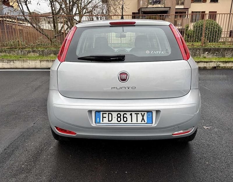 Usata Fiat Punto Lounge 77 CV (56 kW) 2015 Other Berlina