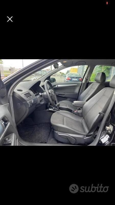 Usata Opel Astra 101 CV (74 kW) 2007 Nero Berlina