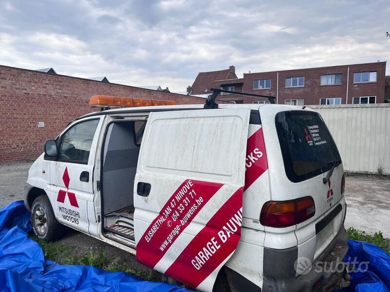 Usata Mitsubishi Space Gear 100 CV (73 kW) 2001 Bianco Monovolume