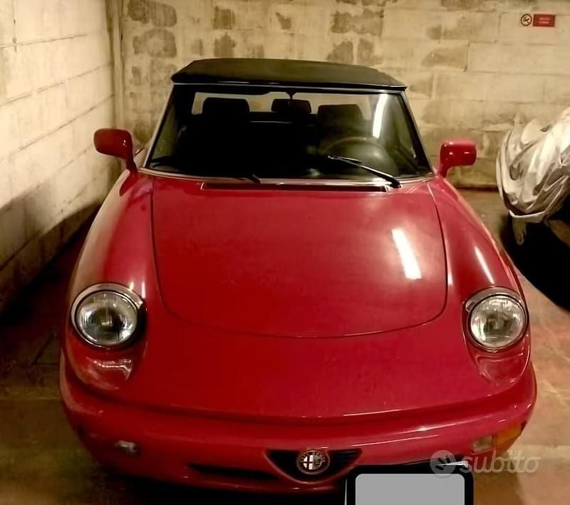 Usata Alfa Romeo Spider 122 CV (89 kW) 1990 Rosso Cabrio