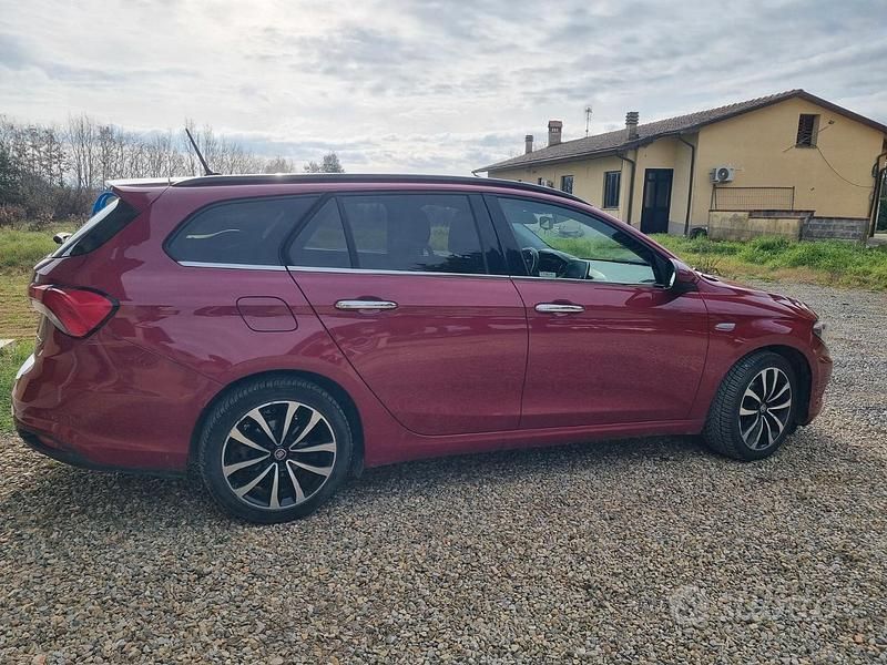 Usata Fiat Tipo Lounge 120 CV (88 kW) 2017 Rosso Station wagon