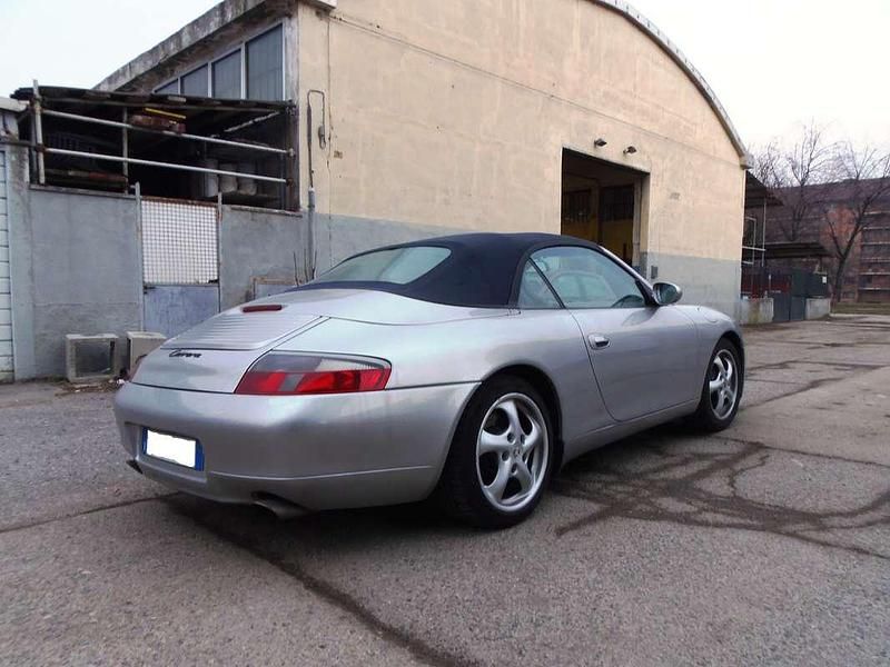 Usata Porsche 996 300 CV (220 kW) 1999 Argento Cabrio