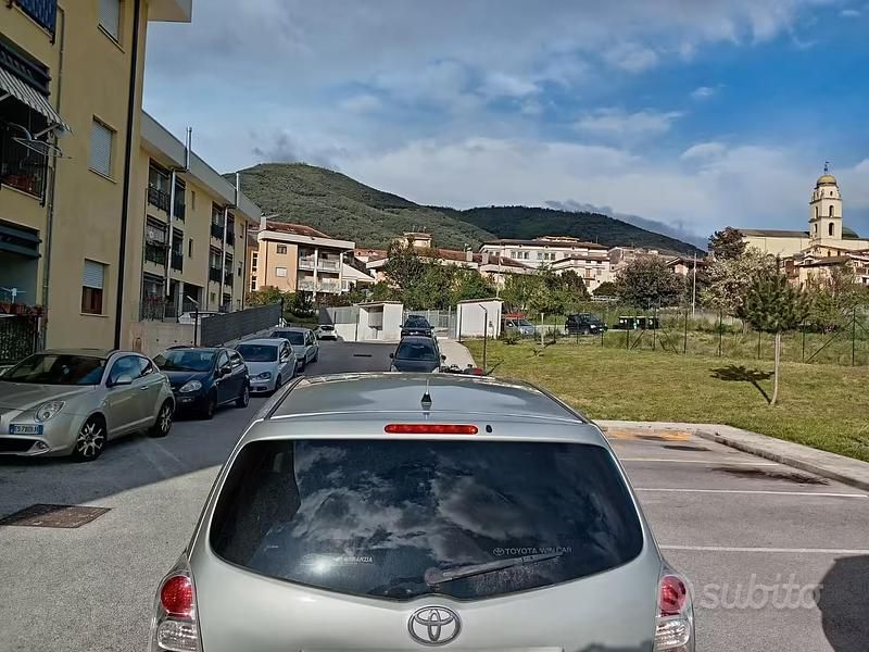 Usata Toyota Corolla Verso 2008 Grigio Monovolume