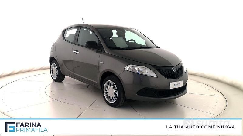 Usata Lancia Ypsilon Gold 69 CV (50 kW) 2022 Grigio scuro Utilitaria