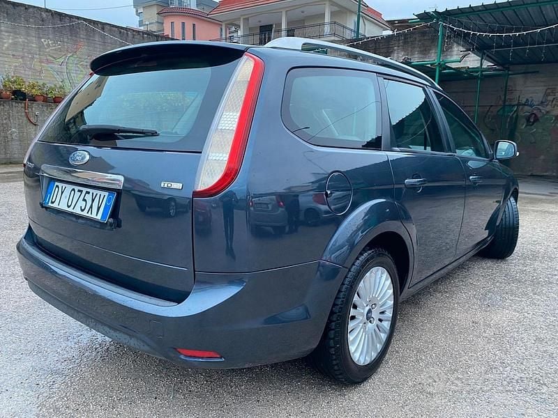 Usata Ford Focus 110 CV (80 kW) 2009 Grigio Station wagon