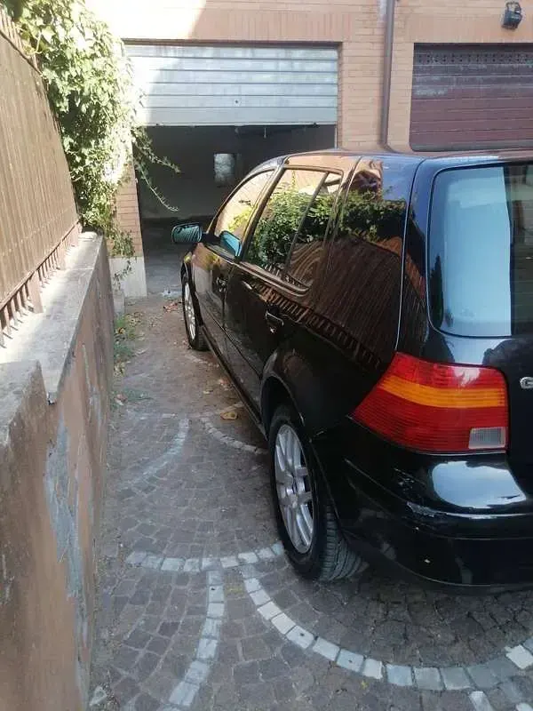 Usata VW Golf IV 105 CV (77 kW) 2003 Nero Berlina