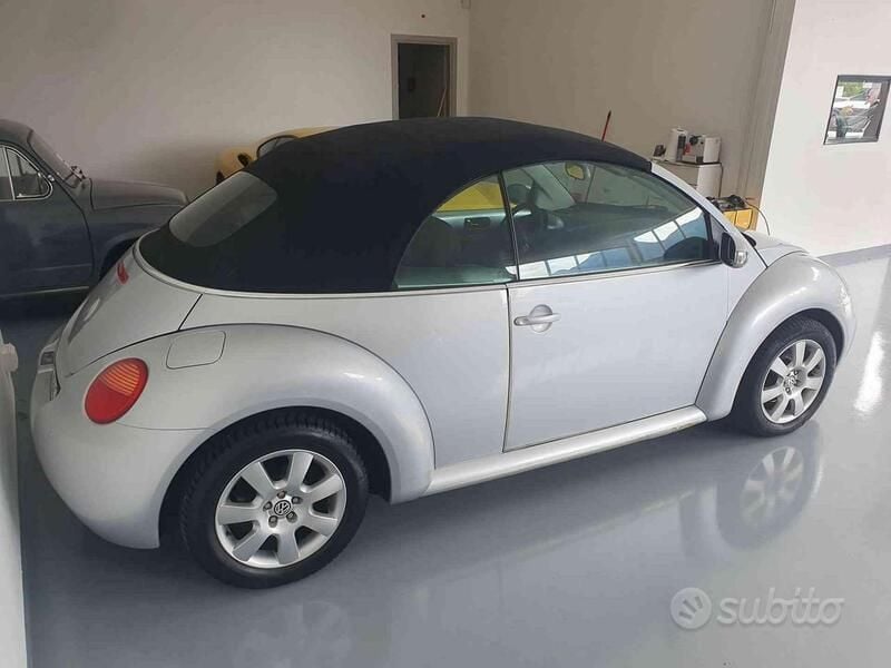 Usata VW New Beetle Cabriolet 102 CV (75 kW) 2003 Argento Cabrio