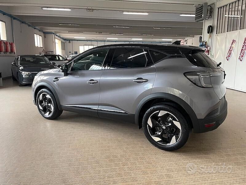 Nuova Renault Captur Techno 100 CV (73 kW) 2025 Grigio SUV