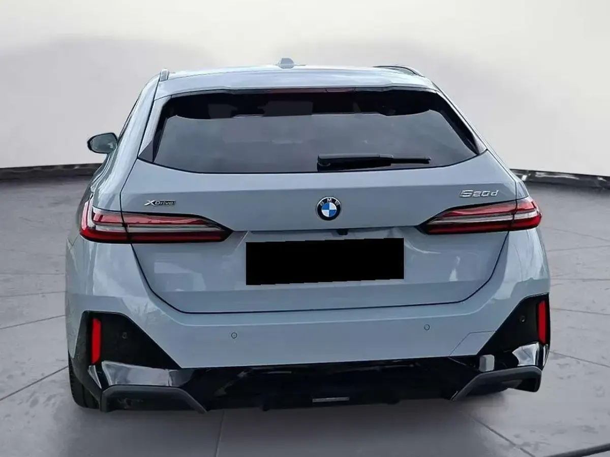 Usata BMW 520 M Sport 197 CV (144 kW) 2025 Grigio Station wagon