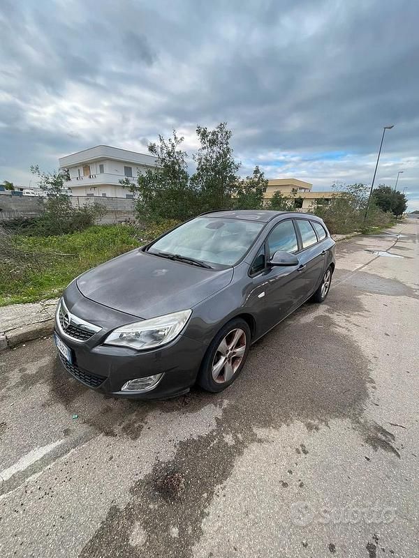 Usata Opel Astra 2011 Grigio Station wagon