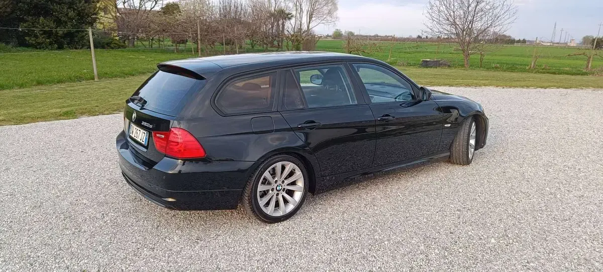 Usata BMW 320 177 CV (130 kW) 2009 Nero Station wagon