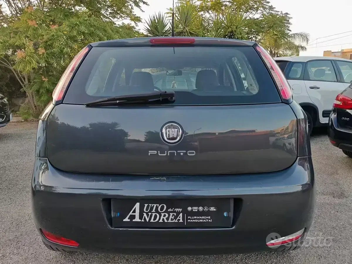 Usata Fiat Grande Punto 85 CV (62 kW) 2012 Grigio Utilitaria