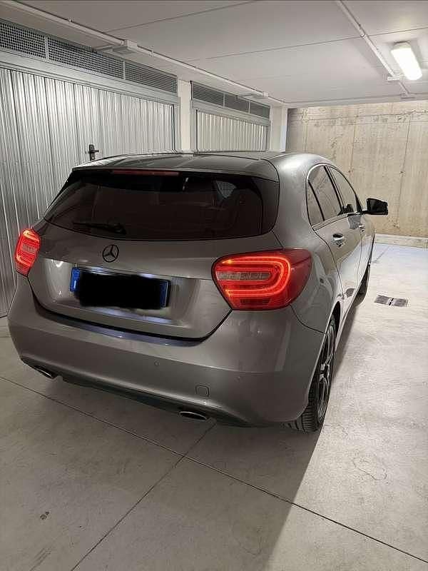 Usata Mercedes A180 Sport Edition 110 CV (80 kW) 2014 Grigio Berlina