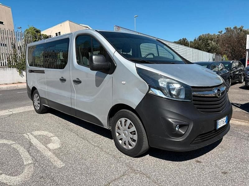 Usata Opel Vivaro S 145 CV (106 kW) 2016 Argento Monovolume