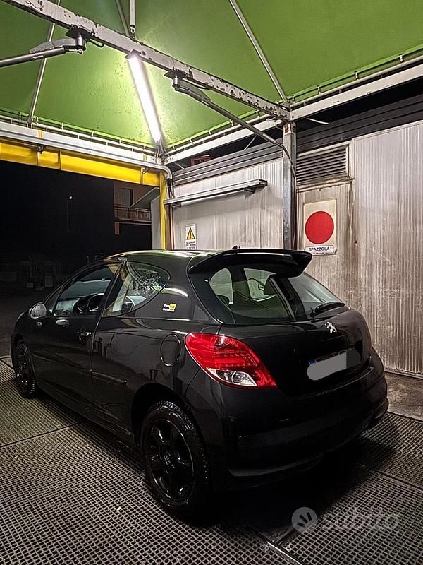 Usata Peugeot 207 75 CV (55 kW) 2013 Nero Utilitaria