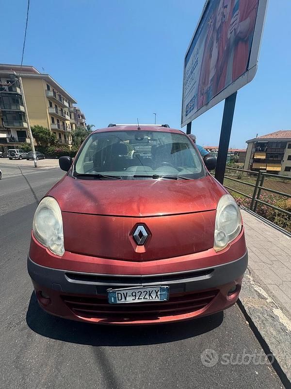 Usata Renault Kangoo 105 CV (77 kW) 2009 Rosso Monovolume