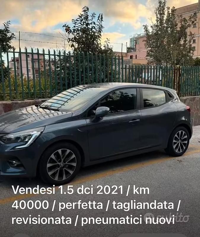 Usata Renault Clio V 100 CV (73 kW) 2021 Grigio Berlina