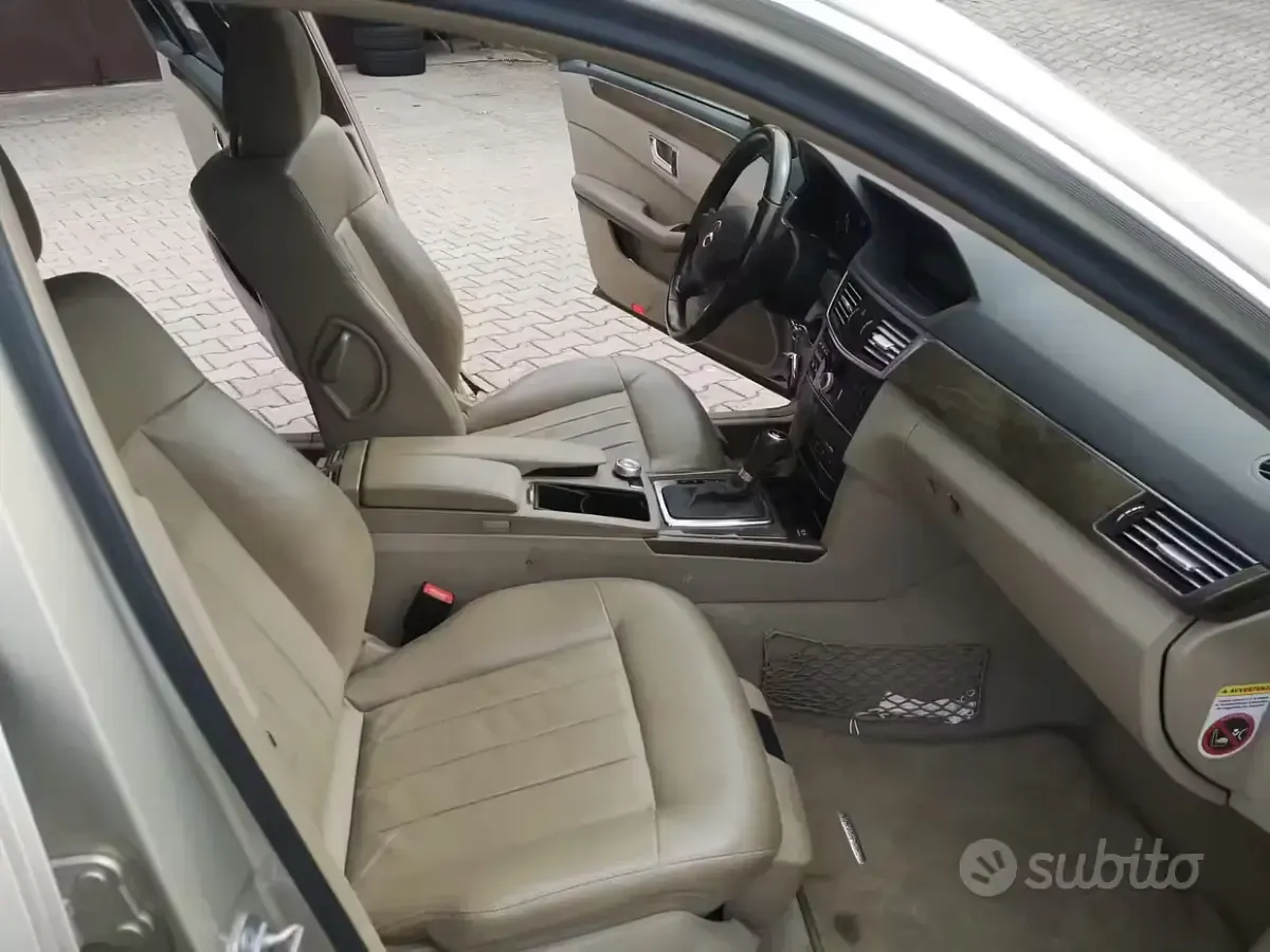 Gebraucht Mercedes E250 Elegance 204 PS (150 kW) 2011 Beige Limousine