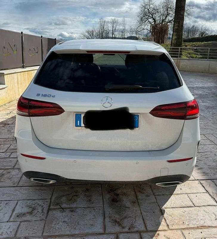 Usata Mercedes B180 Premium 136 CV (100 kW) 2022 Bianco Monovolume