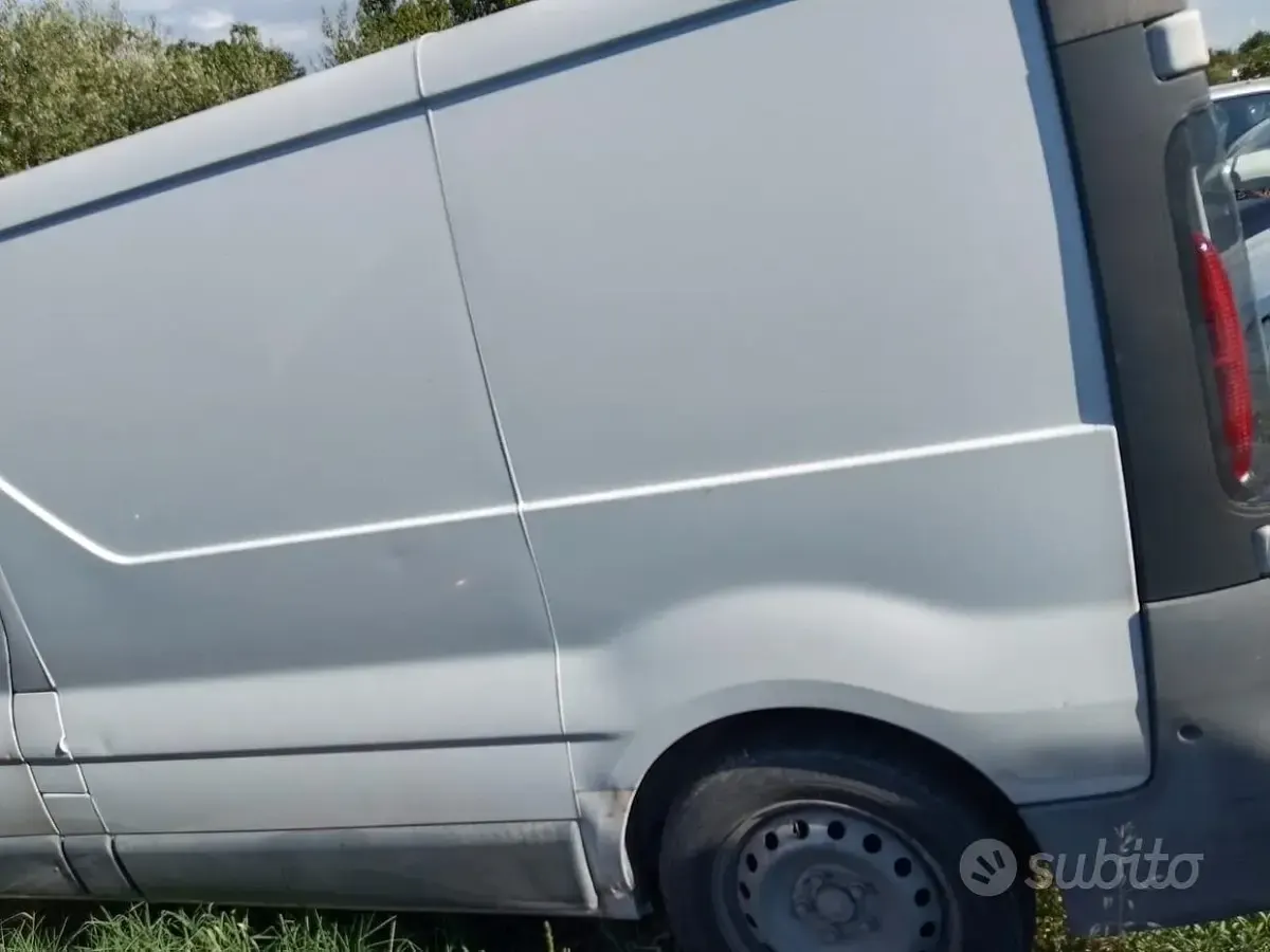 Usata Opel Vivaro 82 CV (60 kW) 2004 Bianco Monovolume