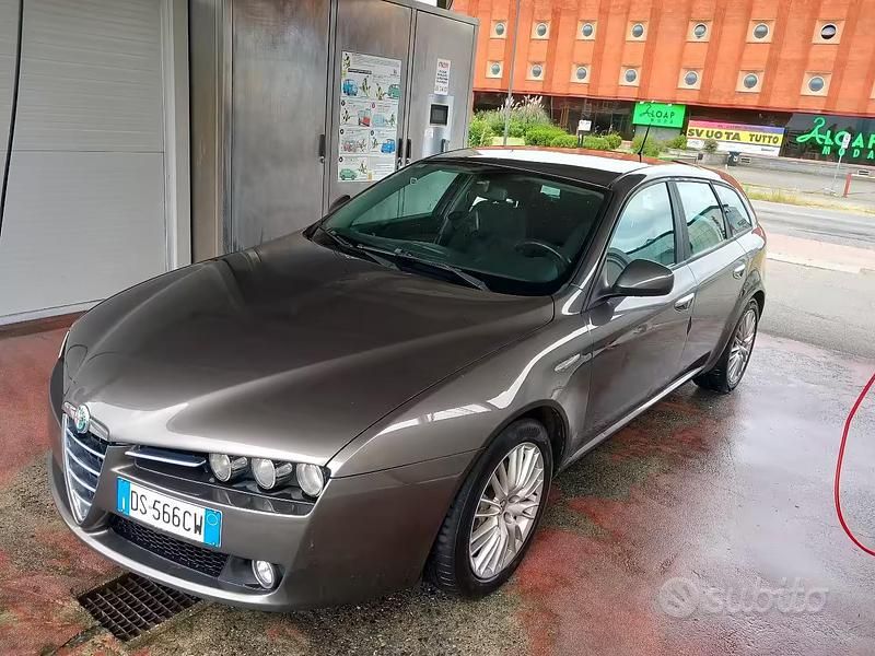 Usata Alfa Romeo 159 150 CV (110 kW) 2008 Marrone Station wagon