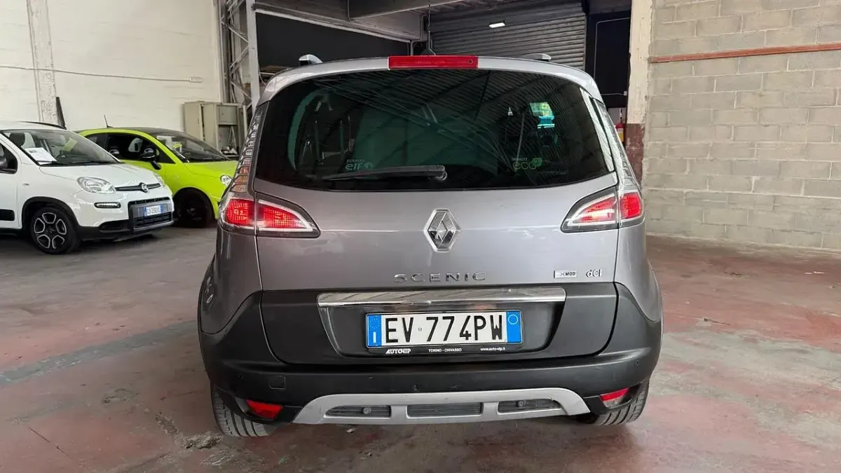 Usata Renault Scénic III XMOD 110 CV (80 kW) 2014 Argento Monovolume