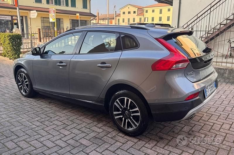 Usata Volvo V40 CC Business Edition 120 CV (88 kW) 2019 Grigio Station wagon