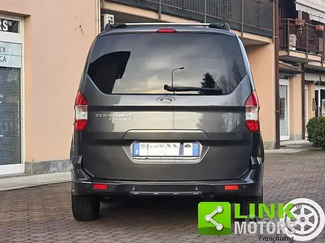 Usata Ford Tourneo Courier Sport 101 CV (74 kW) 2019 Grigio scuro Monovolume